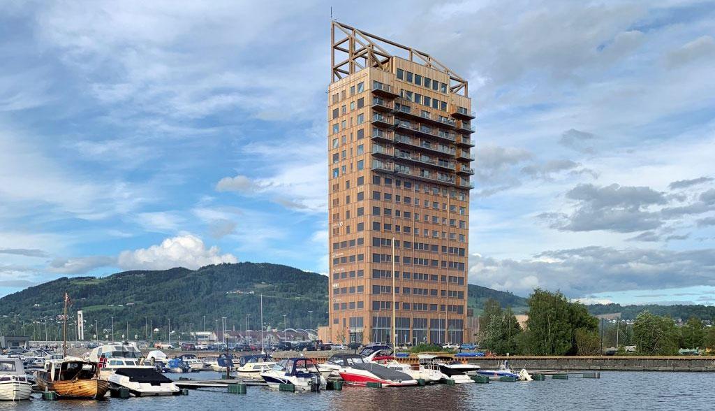 Dieses Gebäude verwendet jedoch eine Mischung aus Holz und Beton. Ein weiteres höchstes Holzgebäude ist das Treet in Bergen, Norwegen.