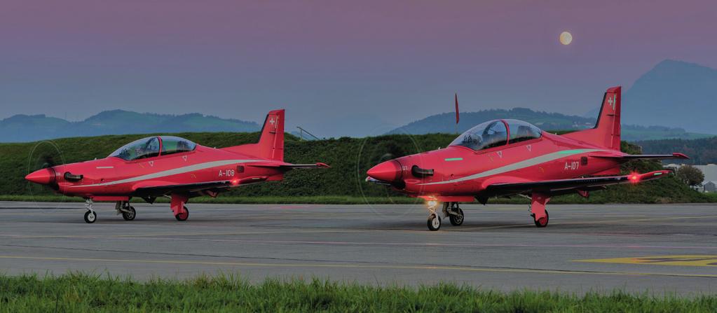 Jetpilotenausbildung auf dem PC-21 Die Schweizer Luftwaffe operiert den Pilatus PC-21 seit 2008 für die Ausbildung der künftigen Jetpilotinnen und -piloten auf dem Flugplatz Emmen.