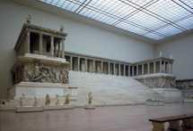 Pergamon-Altar - es beherbergt drei Museen: