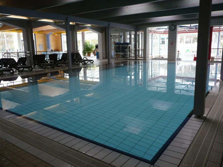 Neubau eines Kursbeckens Im Schwimmbad finden viele Schwimmlernangebote sowie therapeutische Maßnahmen statt, die oft den normalen Schwimmbetrieb stark beeinträchtigen.