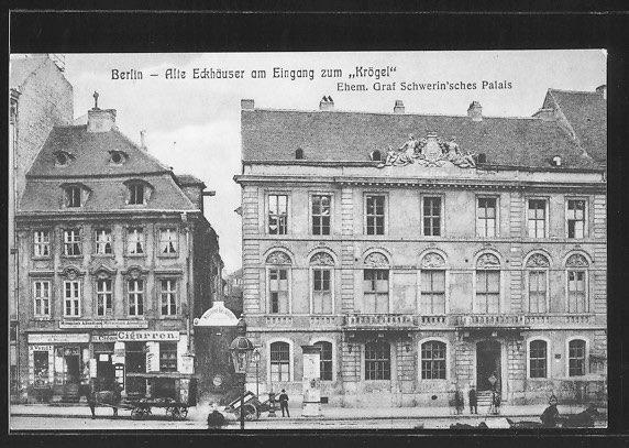 6 Das Schweriner Palais und der Münzfries Das barocke Schwerinsche Palais von 1704 w u rd e i n d e n G e b ä u d e k o m p l e x d e r Münzprägestätte integriert.