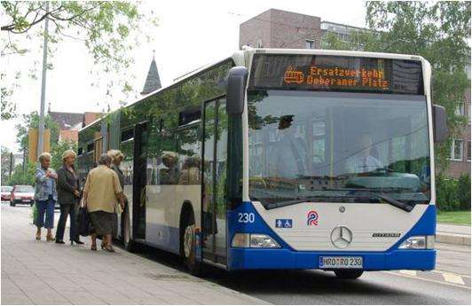 Fahrzeuge Bus: seit 1991 Einsatz von Niederflur-Bussen seit 1999 100% der Busse niederflurig 11