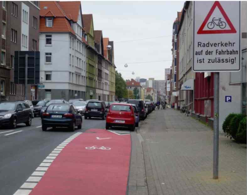 Radwegebenutzungspflicht Überprüfung der Radwegebenutzungspflicht für Kommunen 2010:
